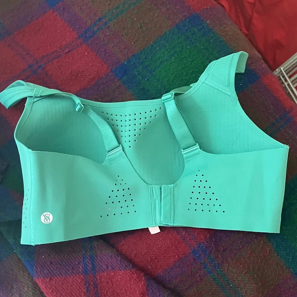 Victoria's Secret Sports  Featherweight Max Sports Bra - Picture 4 of 5
